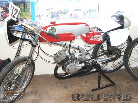 motorcycle-mechanic027