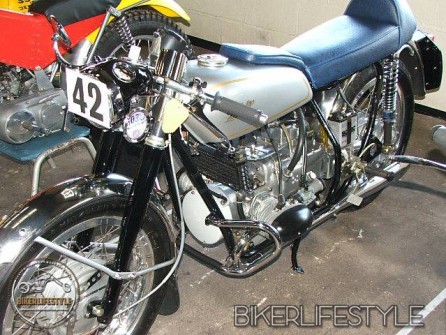 motorcycle-mechanic044