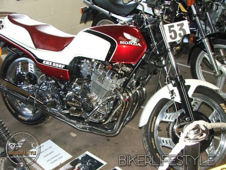 motorcycle-mechanic048