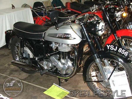 motorcycle-mechanic055
