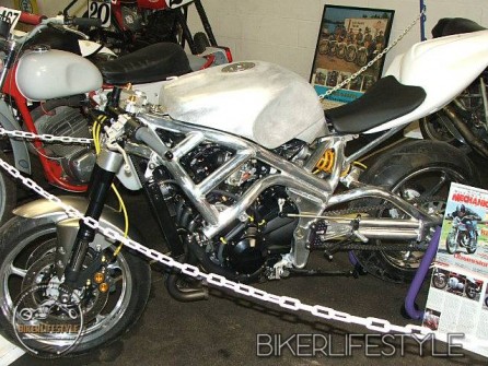 motorcycle-mechanic062